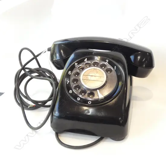 VINTAGE ROTARY TELEPHONE BLACK