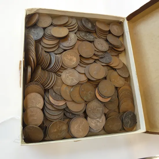BOX ENGLISH COPPER PENNIES 