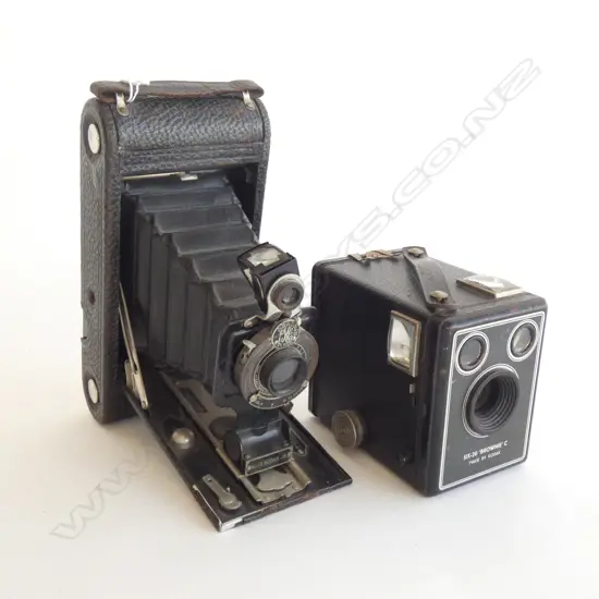 2 VINTAGE CAMERAS; KODAK & BOX BROWNIE