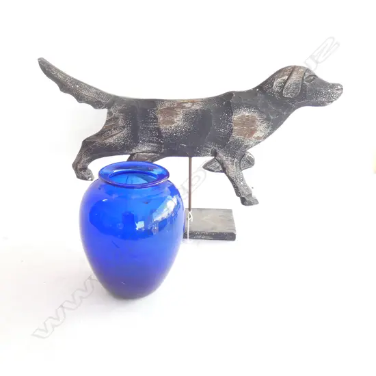 BLUE ART GLASS VASE + DECORATIVE WOODEN DOG ON STAND L.535mm