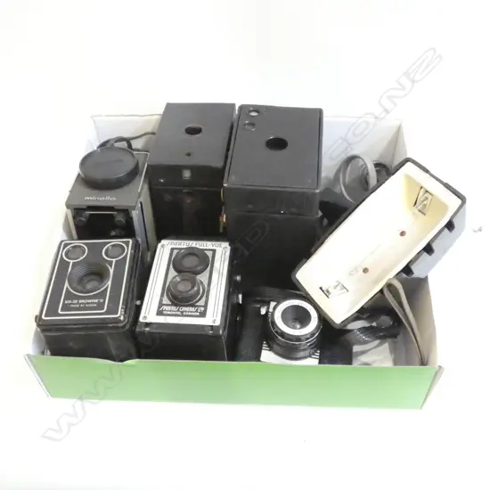 BOX LOT VINTAGE CAMERAS