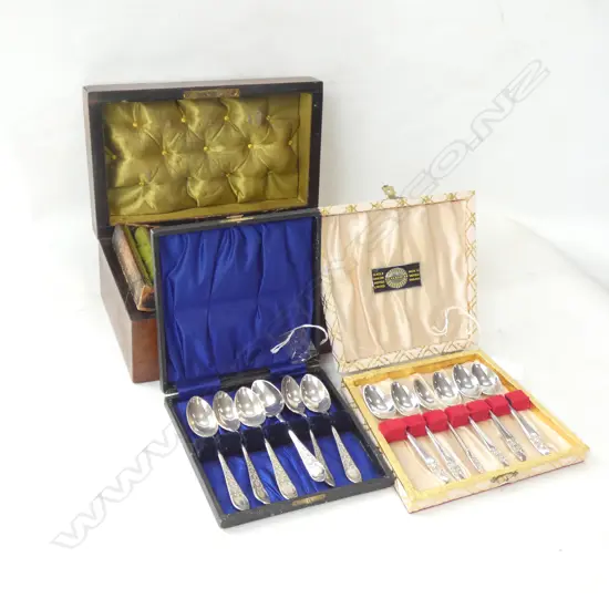 OLD WOODEN JEWELLERY BOX ( 210 X 135MM) + 2 BOXED SETS SPOONS