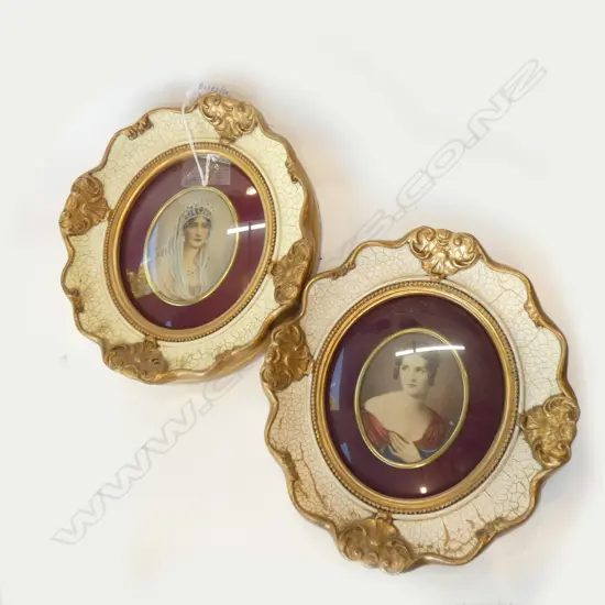 PAIR OF ITALIN OVAL PORTRAITS H 210 MM