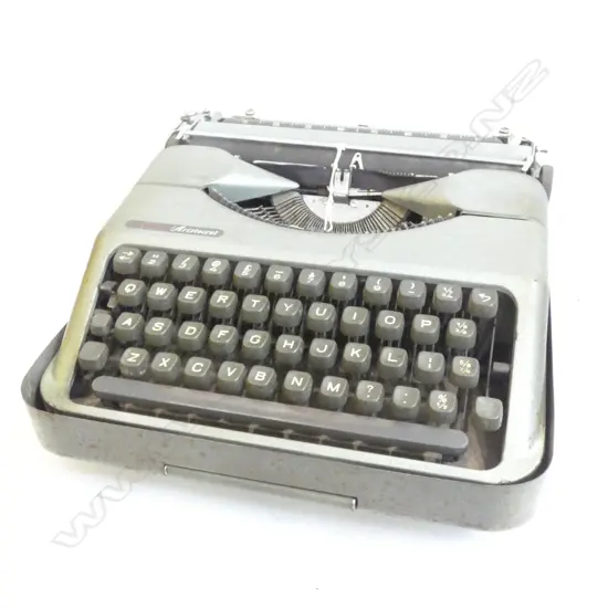 ARISTOCRAT TYPEWRITER 