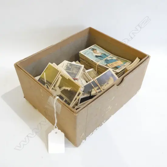 BOX LOT CIGARETTE CARDS 