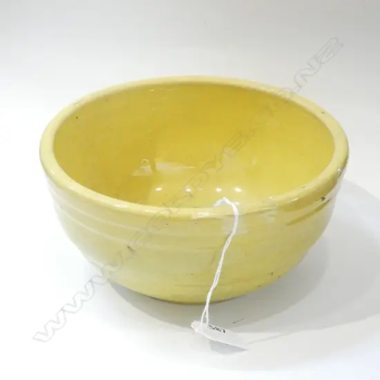 VINTAGE YELLOW CERAMIC BOWL 195mm dia