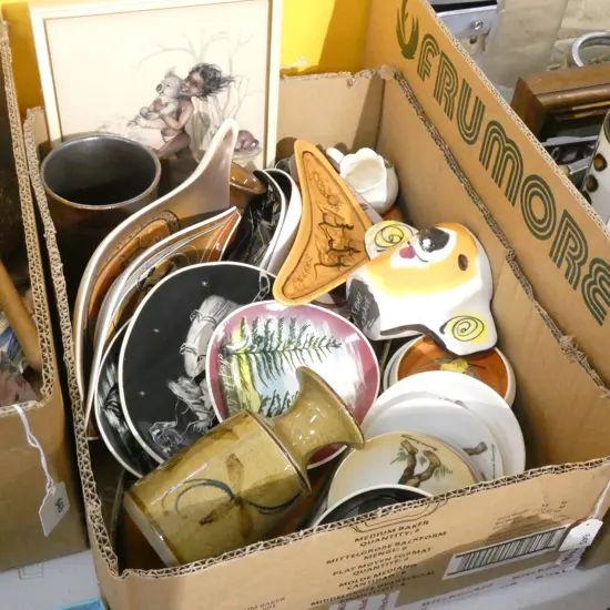 GOOD BOX LOT AUSTRALIAN COLLECTABLE PLATES/ DISHES  ETC; BROWNIE DOWNING / STUDIO ANNA ETC..