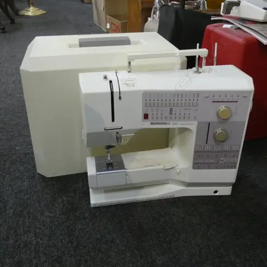 BERNINA SEWING MACHINE