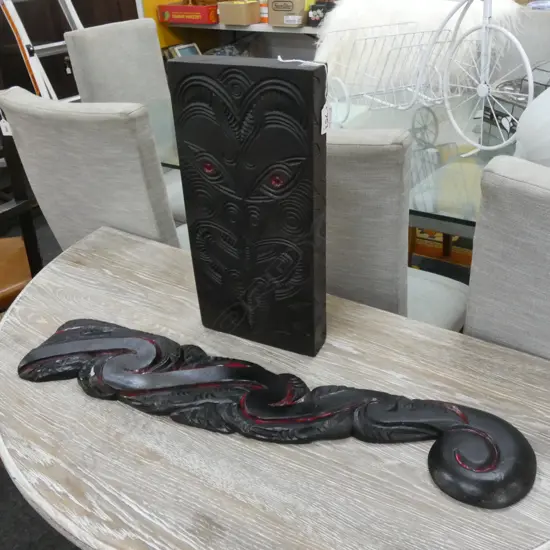 2 CARVED WOODEN MAORI PANELS L.710mm & SOLID KAURI BLOCK 410x200mm