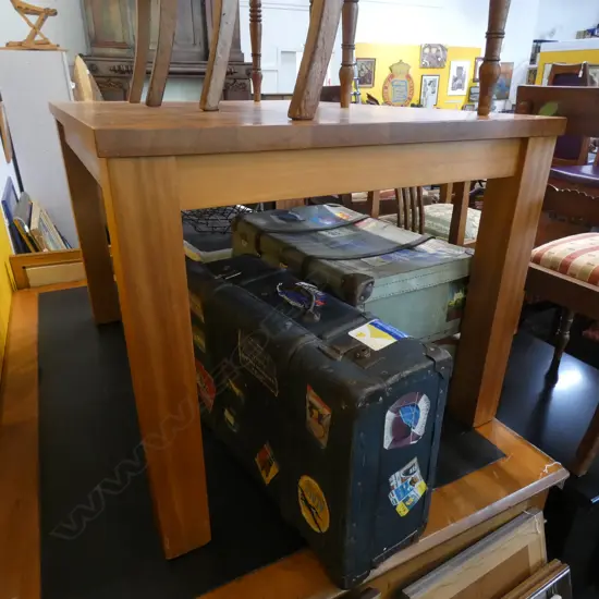 KAURI DINING TABLE 1200x900mm