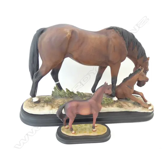 2 RESIN HORSES L.325mm