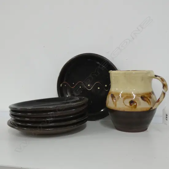 PAT GROOM WINCHCOMBE POTTERY JUG A/F + 5 WINHCOMBE STYLE PLATES 1 AF 