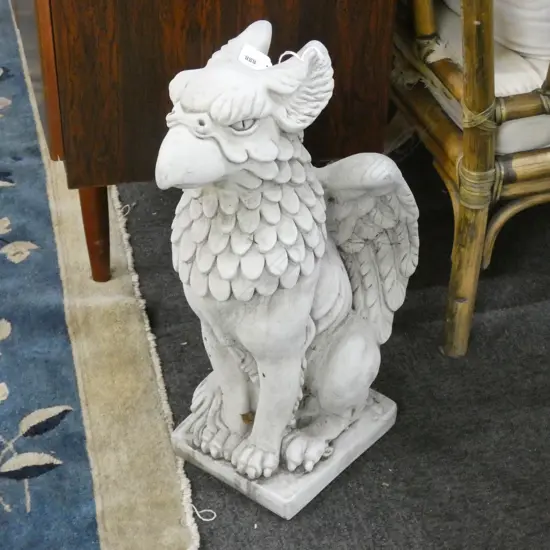 A GARDEN/ENTRANCE CONCRETE GRIFFIN H 925 MM