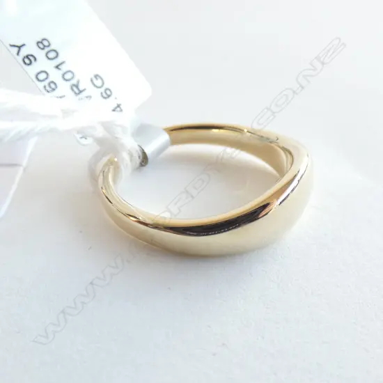 9CT GOLD RING  4.6 GRAMS