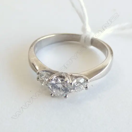 10CT White GOLD 3 DIAMOND RING