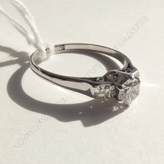 18CT WHITE GOLD/PLATINUM DIAMOND RING 0.40CT