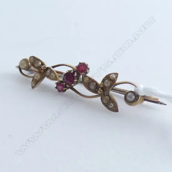 9CT GOLD AND SEED PEARL BROOCH