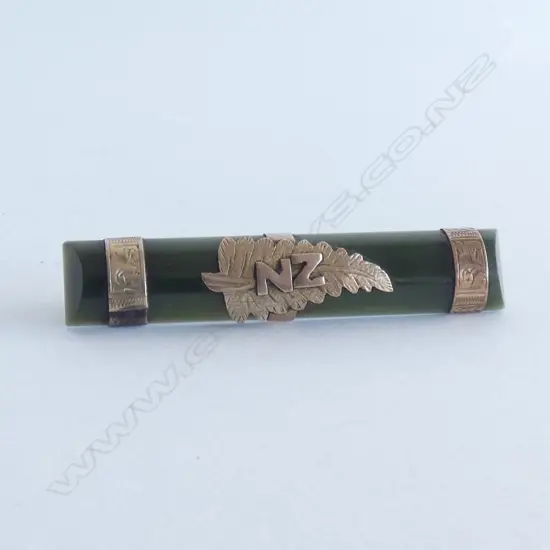 9CT GOLD AND POUNAMU BROOCH