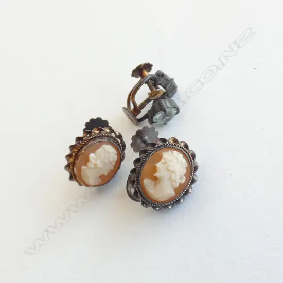 2 PAIRS 9CT EARRINGS CAMEO & SPINEL 