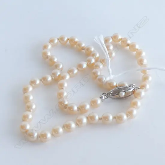 FAUX PEARL NECKLACE