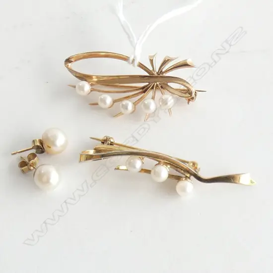 PLEASE NOTE BROOCH with the 5 pearls is 9ct  GOLD not 18ct as first reported