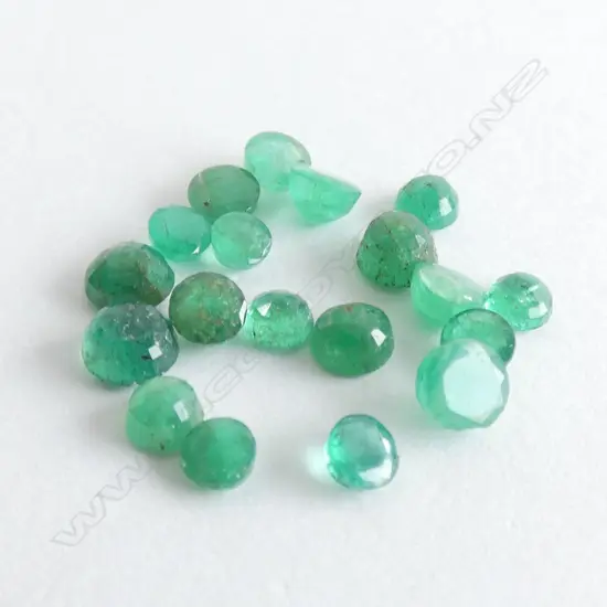 5CT FACETED EMERALDS, ROUND