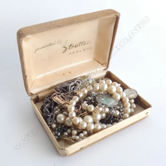 SMALL BOX COSTUME JEWELLERY