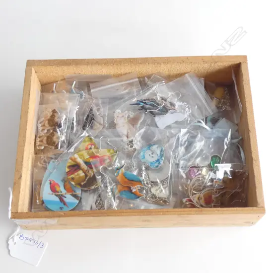 TRAY ASST. COSTUME EARRINGS ETC