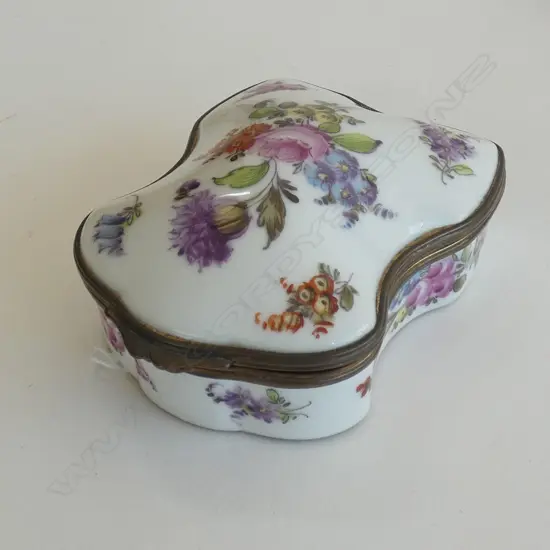 SEVRES ? PORCELAIN PATCH BOX ORMOLU FITTINGS