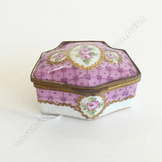 OLD PARIS PORCELAIN & ORMOLU VANITY BOX A.F