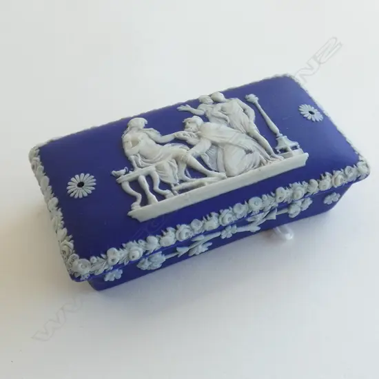 WEDGWOOD DARK BLUE JASPER WARE VESTA BOX