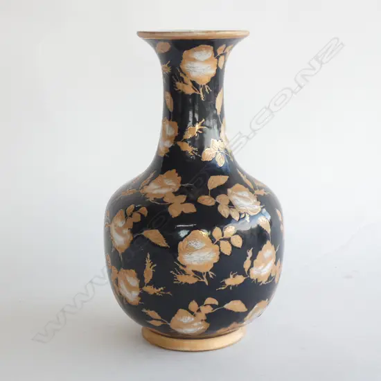 CHINESE BLACK & GILT VASE H.310mm