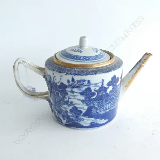 CHINESE B/W TEAPOT (REPAIRS) C.1790...