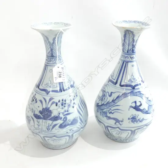 PR CHINESE B/W BALUSTER VASES H.270mm