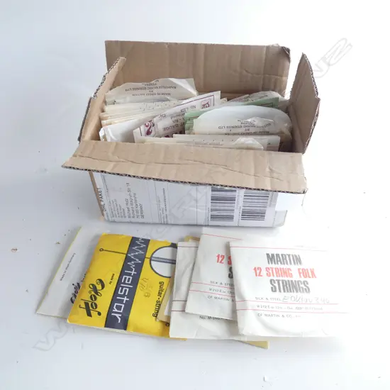 BOX OF VINTAGE GUITAR & VIOLIN STRINGS