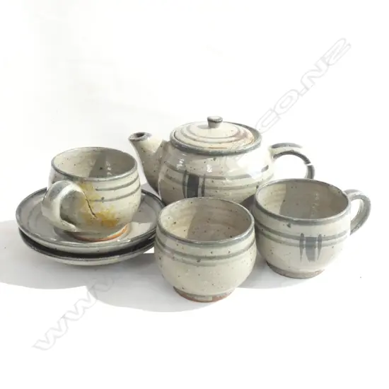 STUDIO POTTERY TEAPOT, SUGAR & 2x C/S AF...