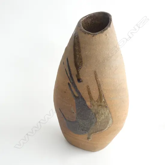UNGLAZED STUDIO POTTERY VASE w. POURED GLAZE HIGHLIGHTS H.330mm... 
