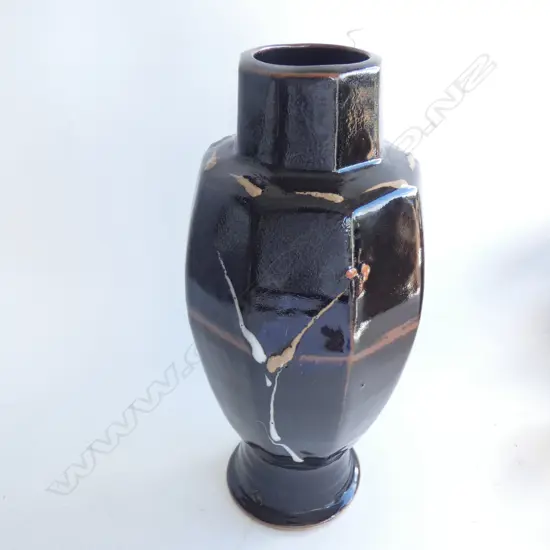 QUALITY JAPANESE STUDIO POTTERY VASE TENMOKU GLAZE w. BLOSSOM DESIGN  & FACETED SIDES H.345mm