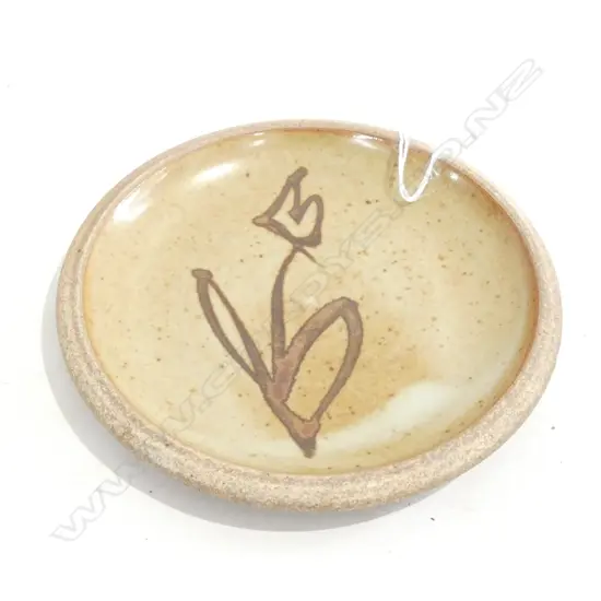 STUDIO POTTERY SMALL DISH POTTER'S MARK 'K'. Dia.140mm