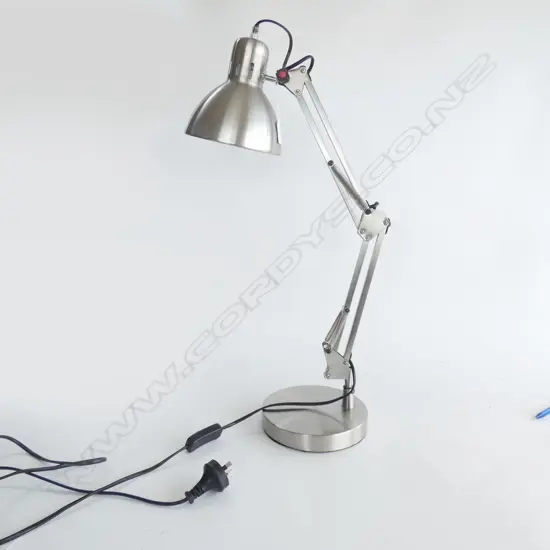 SILVER METAL ANGLEPOISE LAMP 