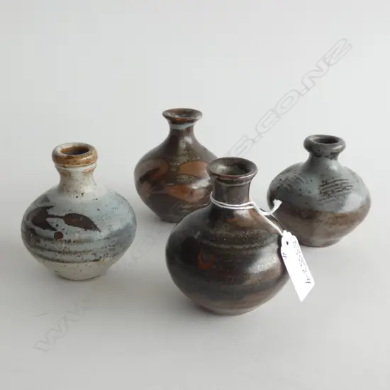 4X WARREN TIPPETT SMALL POTTERY VASES