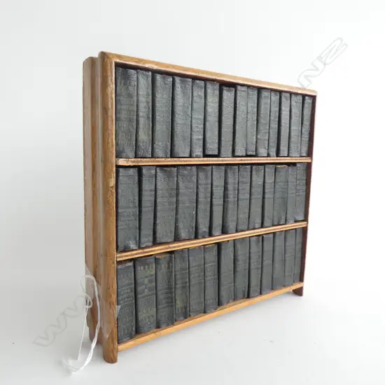 COLLECTION OF MINIATURE SHAKESPEARE BOOKS H.50mm