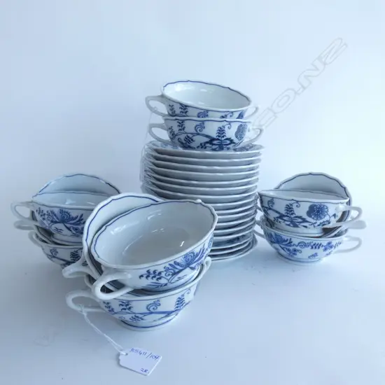 28 PCES BLUE DANUBE; 11 SOUP COUPES, 17 PLATES