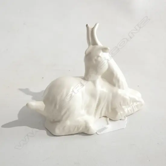 CROWN LYNN GOAT #204 L.135mm HORN w. CHIPS