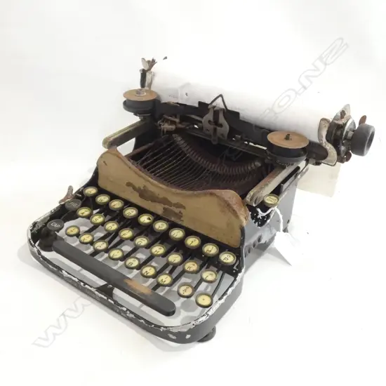 OLD CORONA TYPEWRITER COMPANY TYPEWRITER L 270MM
