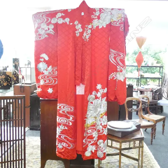RED EMBROIDERED KIMONO 