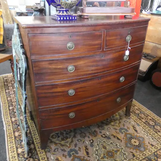 GEORGIAN BOW FRONT CHEST H1030 W1030