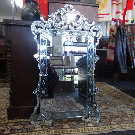 LARGE VENETIAN MIRROR 1010x610mm
