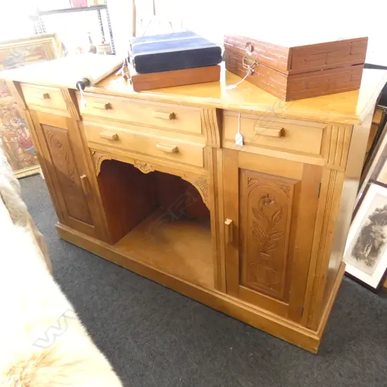 COLONIAL KITCHEN SIDEBORAD 