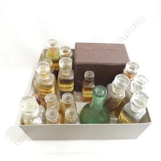 BOX OLD CHEMIST BOTTLES 